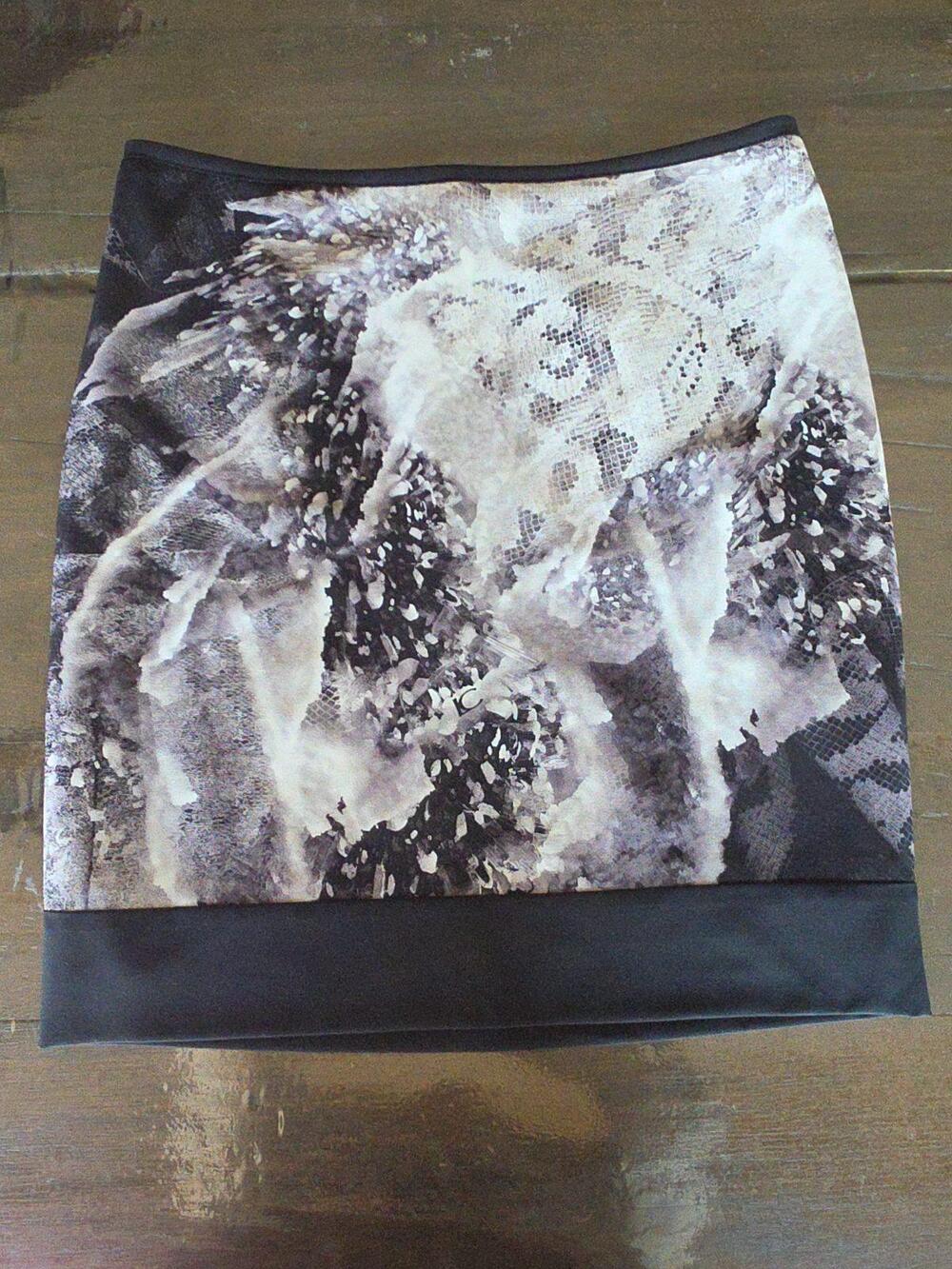 (6) Luisa Cerano Abstract Pencil Monochrome Print Skirt Luxury European Silky